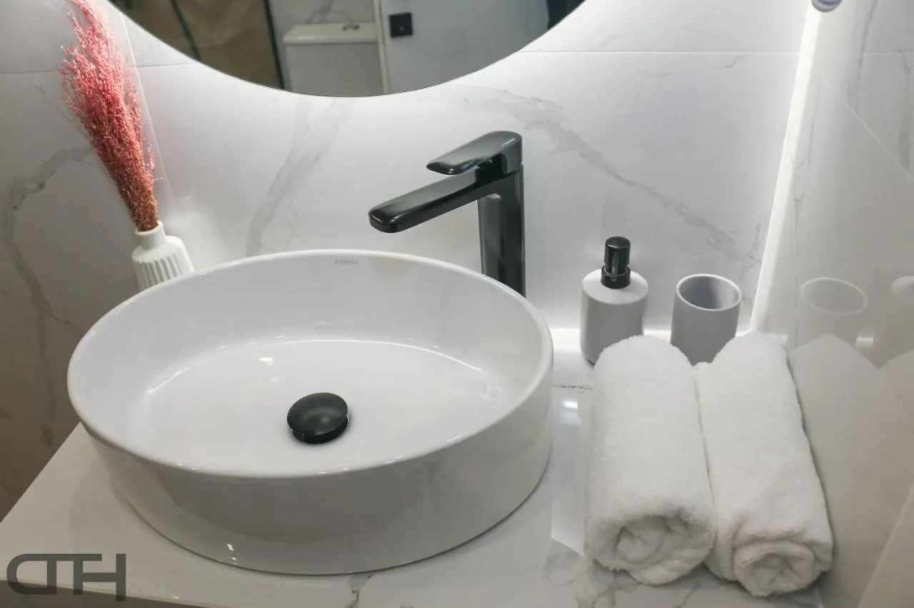 Luxury 80M2 Apartment With Balcony Downtown Saloniki